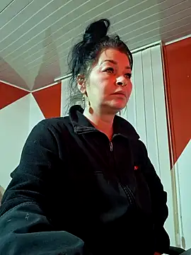 Snapshot of Soffy_Skye chatting on November 13, 7:56 am Soffy Skye online show from November 13, 7:56 am