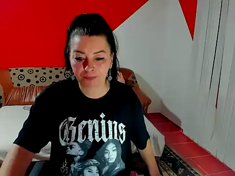 Snapshot of Soffy_Skye chatting on October 31, 3:47 am Soffy Skye online show from October 31, 3:47 am