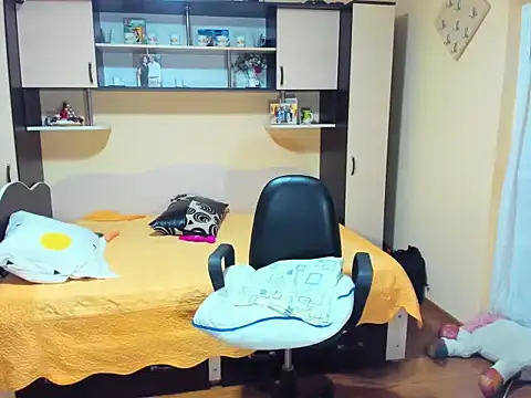 Snapshot of Soffy_Skye chatting on February 13, 6:19 pm Soffy Skye online show from February 13, 6:19 pm