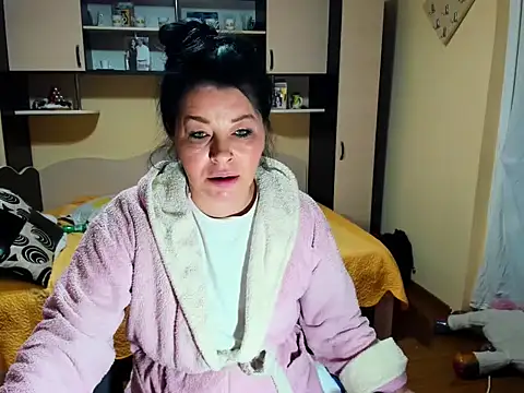 Snapshot of Soffy_Skye chatting on February 18, 5:05 am Soffy Skye online show from February 18, 5:05 am