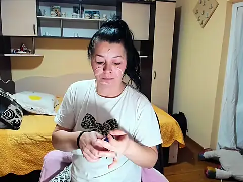 Snapshot of Soffy_Skye chatting on February 24, 5:19 am Soffy Skye online show from February 24, 5:19 am