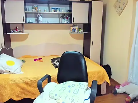 Snapshot of Soffy_Skye chatting on February 14, 6:24 am Soffy Skye online show from February 14, 6:24 am