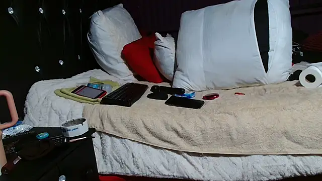 Bustyboobs02xx online show from May 3, 7:35 am