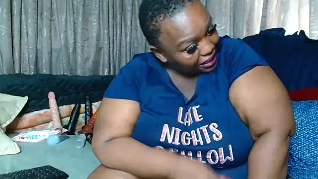 Snapshot of Bustyboobs02xx chatting on December 23, 7:40 am Bustyboobs02xx online show from December 23, 7:40 am