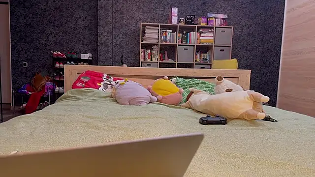 AzureEyes online show from December 18, 3:38 pm