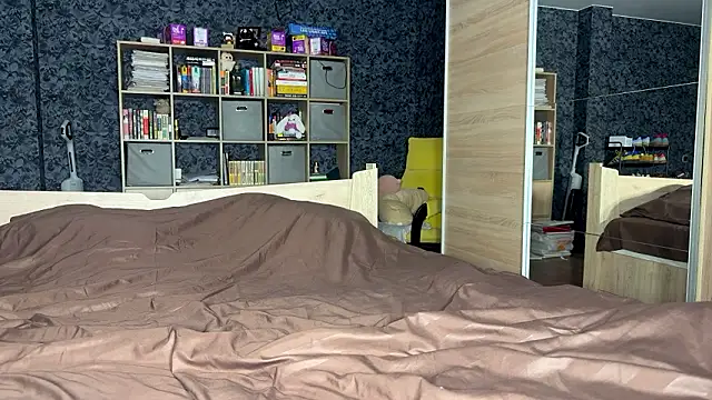 AzureEyes online show from February 21, 2:30 pm