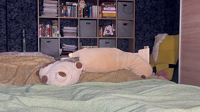 AzureEyes online show from March 24, 2:39 pm