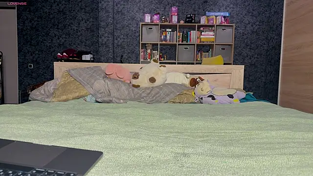 AzureEyes online show from November 18, 3:48 pm