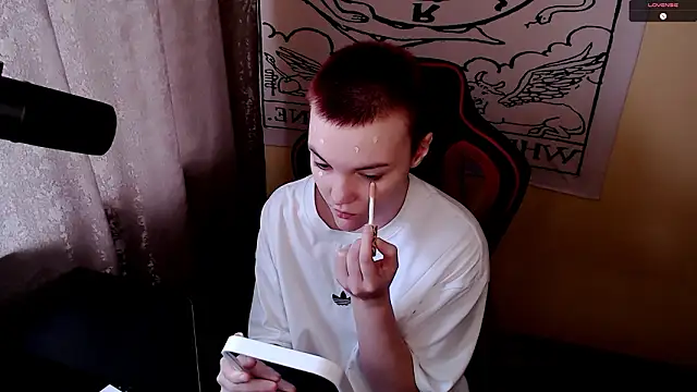 KrisNeal online show from February 13, 9:09 am