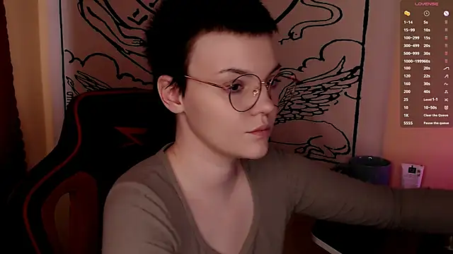 KrisNeal online show from April 3, 9:49 am