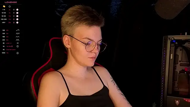 KrisNeal online show from October 24, 9:30 am