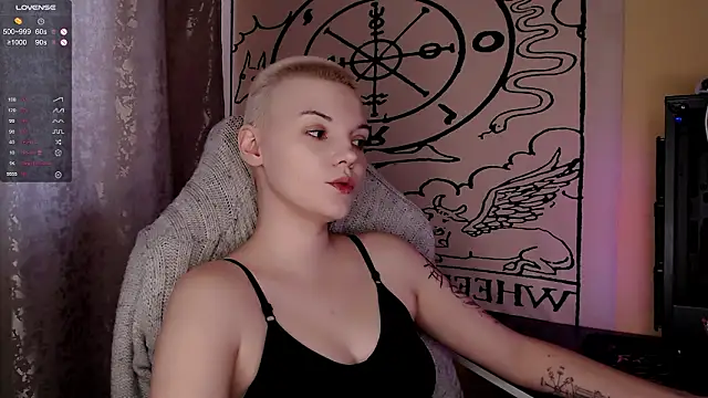 KrisNeal online show from February 5, 9:05 am