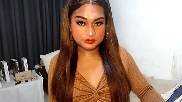 Elysia Fox online show from February 6, 7:15 am