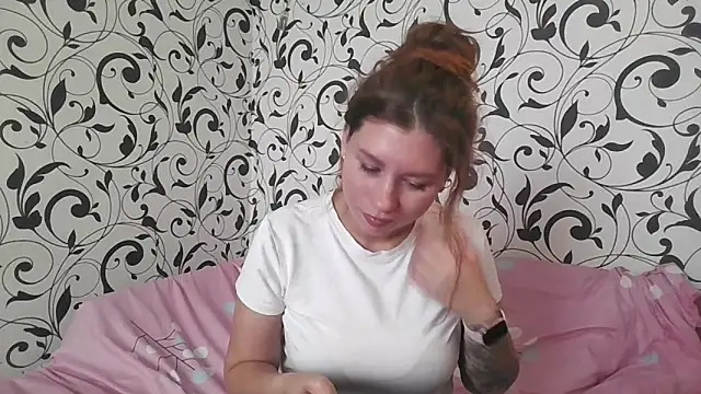 Snapshot of YourEmilie chatting on October 8, 8:05 am YourEmilie online show from October 8, 8:05 am