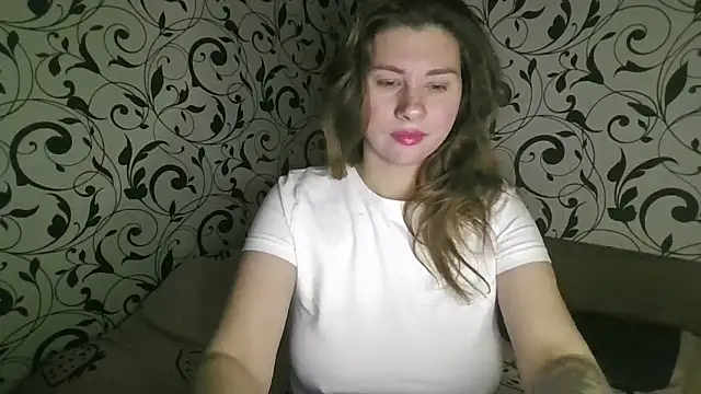 YourEmilie online show from November 29, 4:07 pm