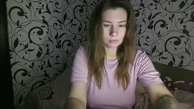 YourEmilie online show from November 7, 10:24 pm