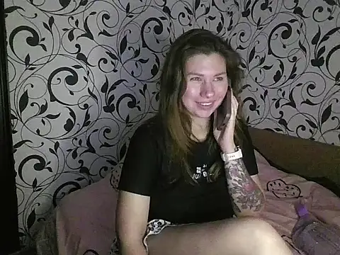 YourEmilie online show from October 31, 5:42 pm