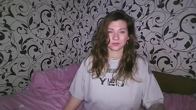 YourEmilie online show from February 15, 1:32 pm