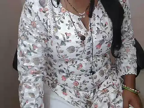 Snapshot of bold_naina chatting on November 4, 3:32 am bold naina online show from November 4, 3:32 am