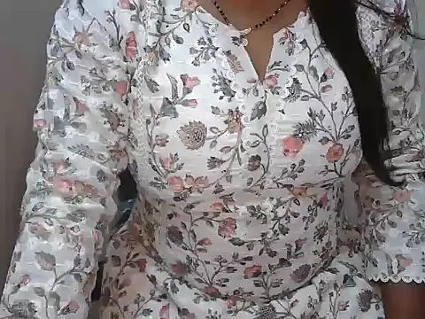 Snapshot of bold_naina chatting on October 31, 3:47 am bold naina online show from October 31, 3:47 am