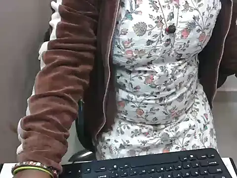 Snapshot of bold_naina chatting on December 15, 3:56 am bold naina online show from December 15, 3:56 am