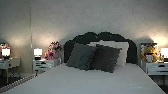 Snapshot of J3nniferS chatting on January 8, 6:30 am J3nniferS online show from January 8, 6:30 am