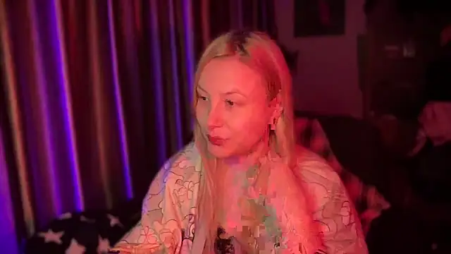 Snapshot of BikiHellena chatting on November 1, 12:50 am BikiHellena online show from November 1, 12:50 am