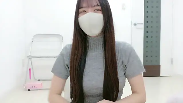  Mia land  online show from November 30, 1:45 pm