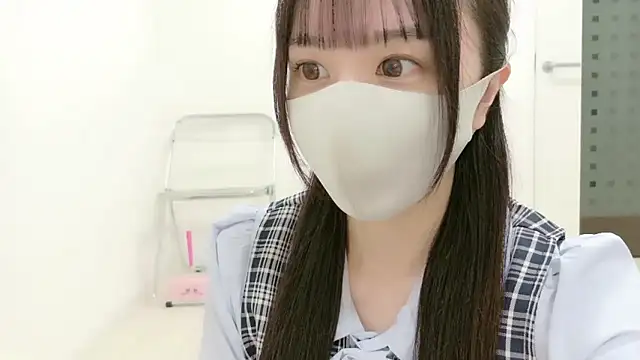  Mia land  online show from November 16, 1:05 pm