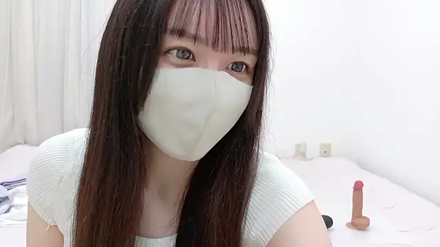  Mia land  online show from March 25, 1:10 pm