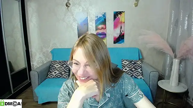 shy hot cat online show from November 14, 7:45 am