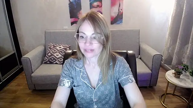 shy hot cat online show from October 2, 8:50 am