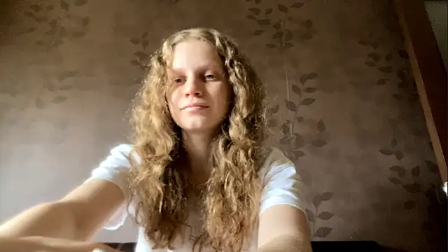Snapshot of GlyndaCaver chatting on October 3, 9:44 am GlyndaCaver online show from October 3, 9:44 am