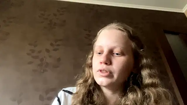 Snapshot of GlyndaCaver chatting on October 9, 12:06 pm GlyndaCaver online show from October 9, 12:06 pm