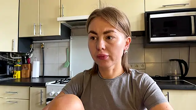 Snapshot of MartaLuna_ chatting on June 26, 8:31 am MartaLuna online show from June 26, 8:31 am