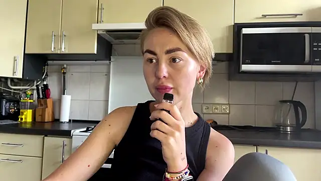 Snapshot of MartaLuna_ chatting on July 11, 10:59 am MartaLuna online show from July 11, 10:59 am