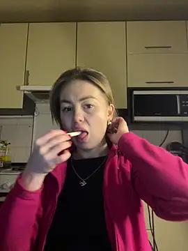 MartaLuna  online show from February 19, 7:33 pm