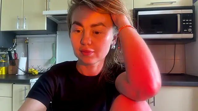 Snapshot of MartaLuna_ chatting on June 13, 9:40 am MartaLuna online show from June 13, 9:40 am