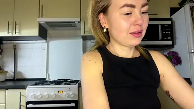 MartaLuna  online show from March 6, 9:10 pm