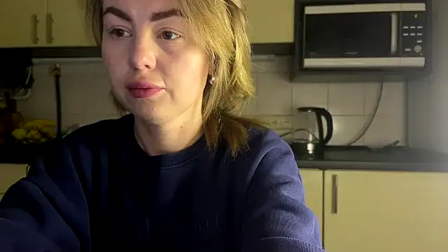 MartaLuna  online show from April 8, 7:37 pm