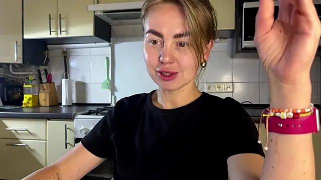 Snapshot of MartaLuna_ chatting on July 9, 6:29 pm MartaLuna online show from July 9, 6:29 pm
