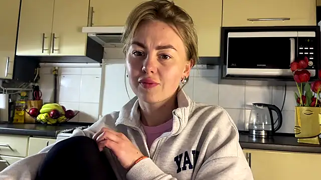 MartaLuna  online show from April 18, 8:42 pm