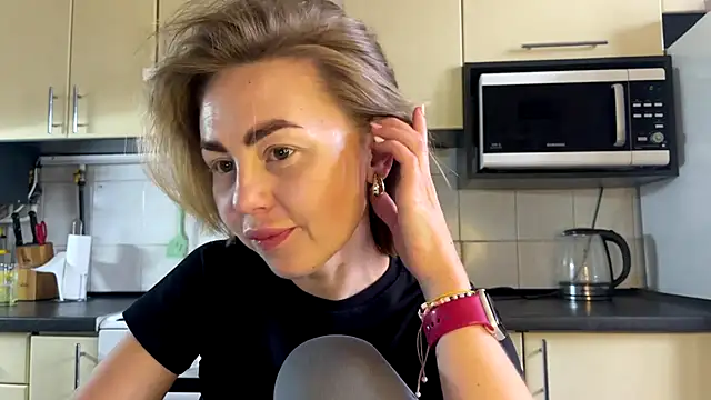 Snapshot of MartaLuna_ chatting on July 10, 10:37 am MartaLuna online show from July 10, 10:37 am