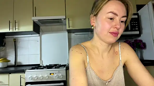 MartaLuna  online show from March 5, 9:00 pm