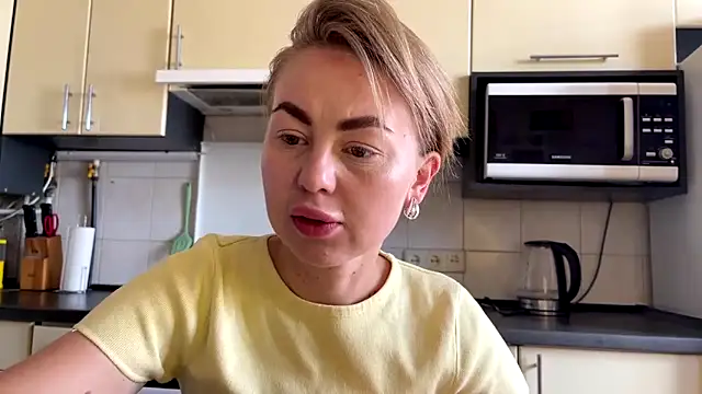Snapshot of MartaLuna_ chatting on June 22, 7:16 am MartaLuna online show from June 22, 7:16 am