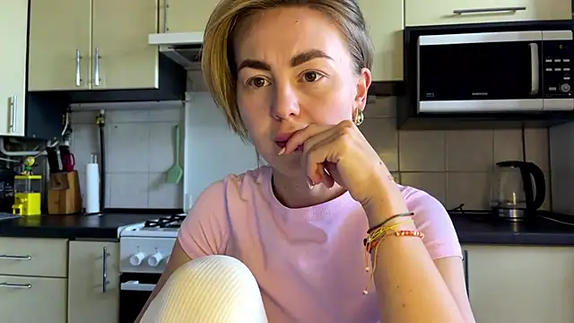 Snapshot of MartaLuna_ chatting on July 20, 11:56 am MartaLuna online show from July 20, 11:56 am