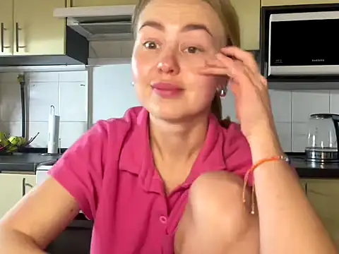 MartaLuna  online show from March 31, 8:11 pm