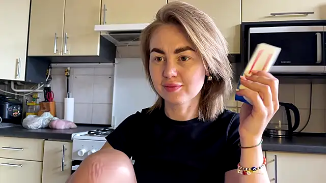 Snapshot of MartaLuna_ chatting on July 25, 12:44 pm MartaLuna online show from July 25, 12:44 pm