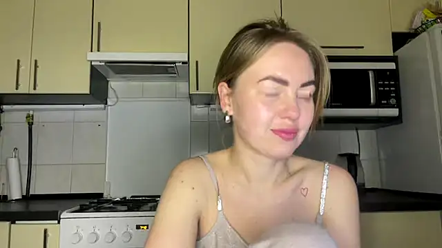 MartaLuna  online show from March 18, 9:48 pm