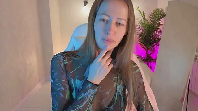 Snapshot of bella_li__ chatting on November 29, 1:06 am bella li online show from November 29, 1:06 am